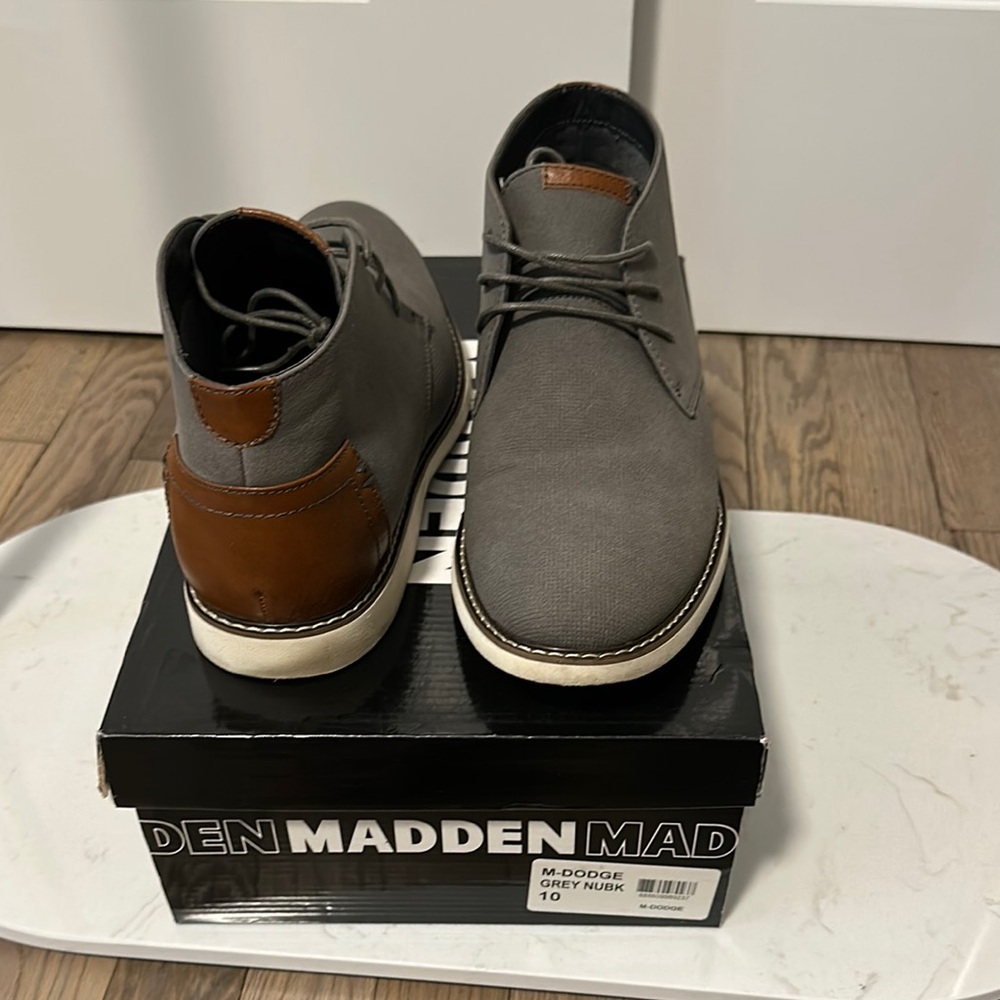 Steve Madden Men's Gray Nubuck Chukka Boots
